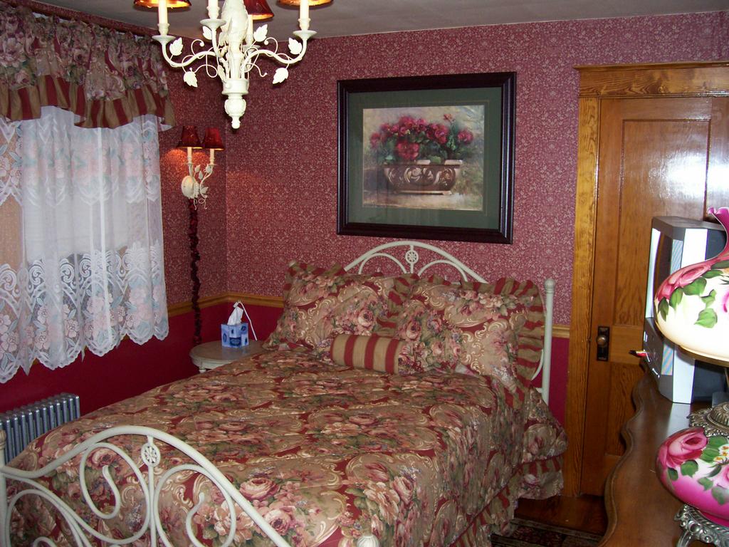 Pictures for The Gibson House Bed and Breakfast in Hershey, PA 17033