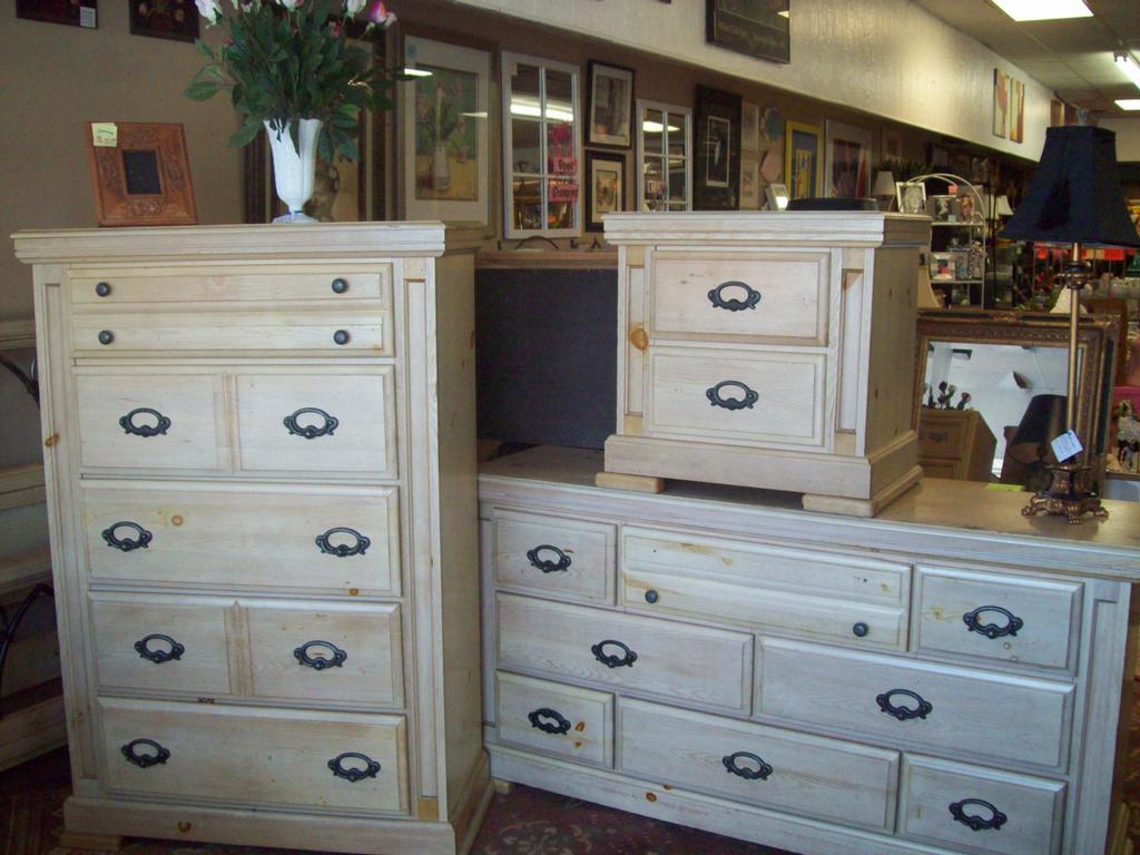 Finders Keepers Furniture finders keepers furniture resale and consignment Finders Keepers Furniture finders keepers furniture resale and consignment