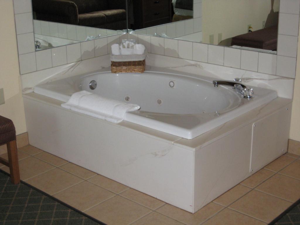 Holiday Inn Express & Suites Bastrop Bastrop TX 78602 5123211900