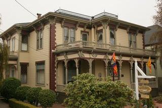 Collingwood Inn - Bed & Breakfast - Ferndale, CA