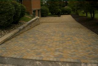 Omni-Stone Driveway w/Concrete Base & Versa-Lok Wall Omni-Stone Driveway w/Concrete Base & Versa-Lok Wall
