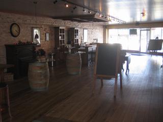 Howell's Main St Winery - Howell, MI