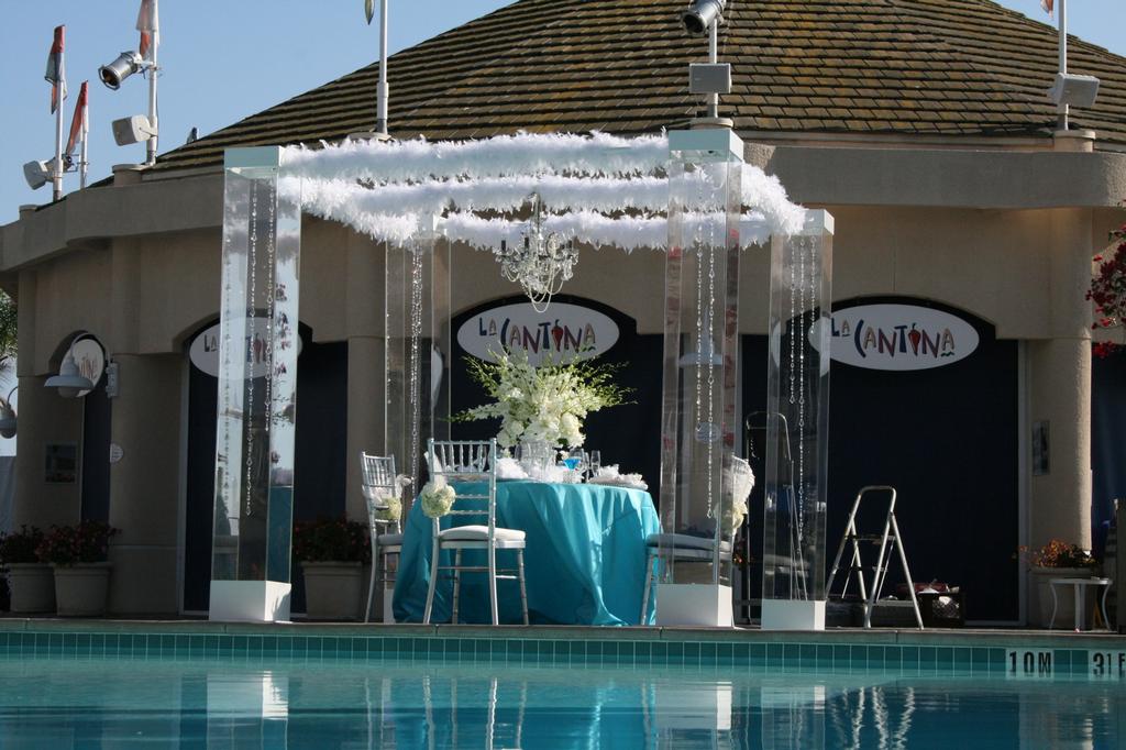 Modern Wedding Cupcakes Square Modern Wedding Cupcakes Square