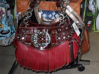 purse.jpg provided by DD General Store Keokuk 52632 