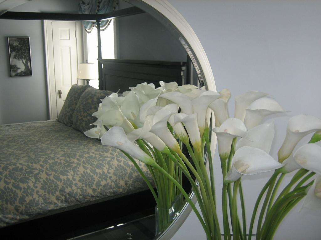 crown room in mirror 2 by Culpepper Inn Bed and Breakfast