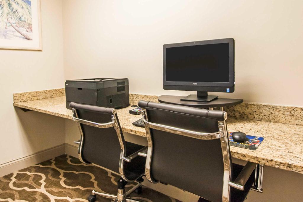 by Comfort Suites Maingate East