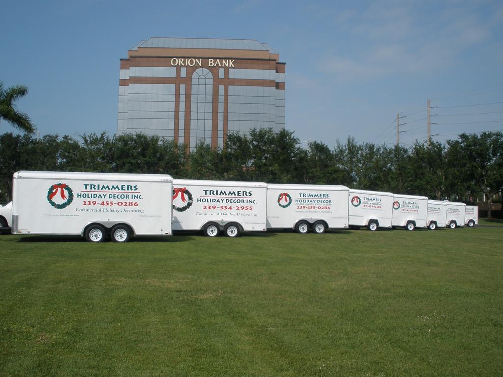 Pictures For Trimmers Holiday Decor Inc In Naples Fl 34117 Trimmers Trucks And Trailers 005