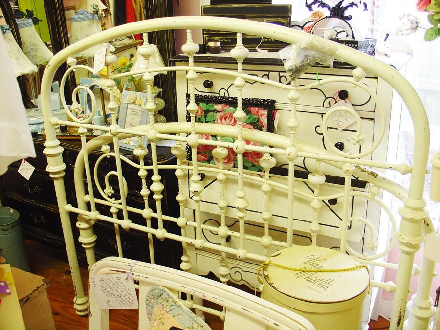 antiquevintagepaintedfurnituremetalbedframespringhoustontx.jpg