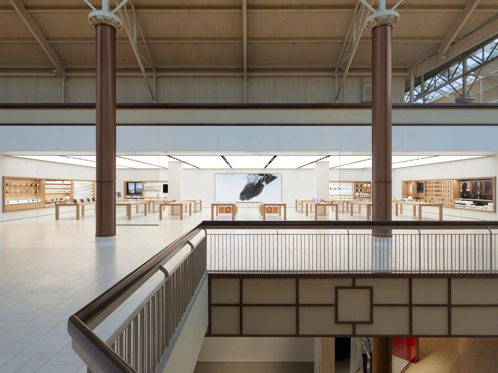  by Apple Danbury Fair Mall