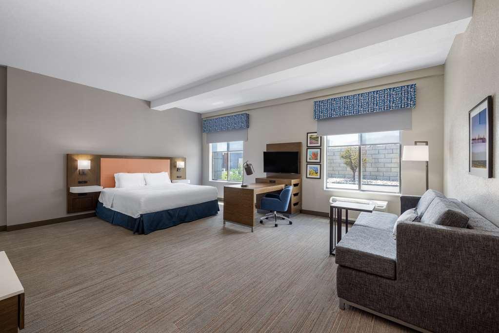 Guest room by Hampton Inn & Suites Casper