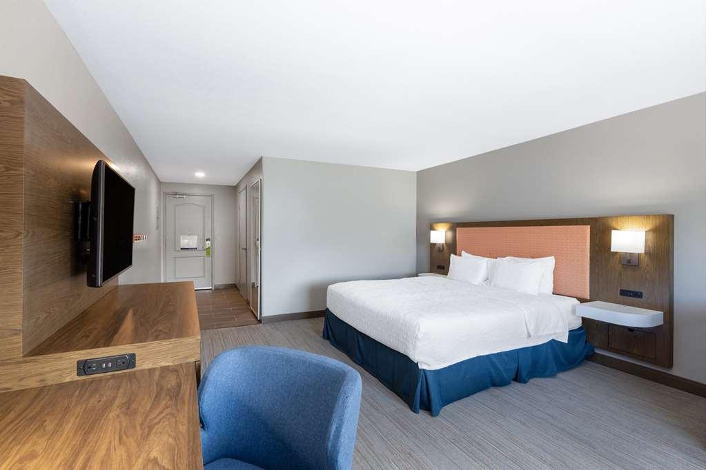 Guest room by Hampton Inn & Suites Casper