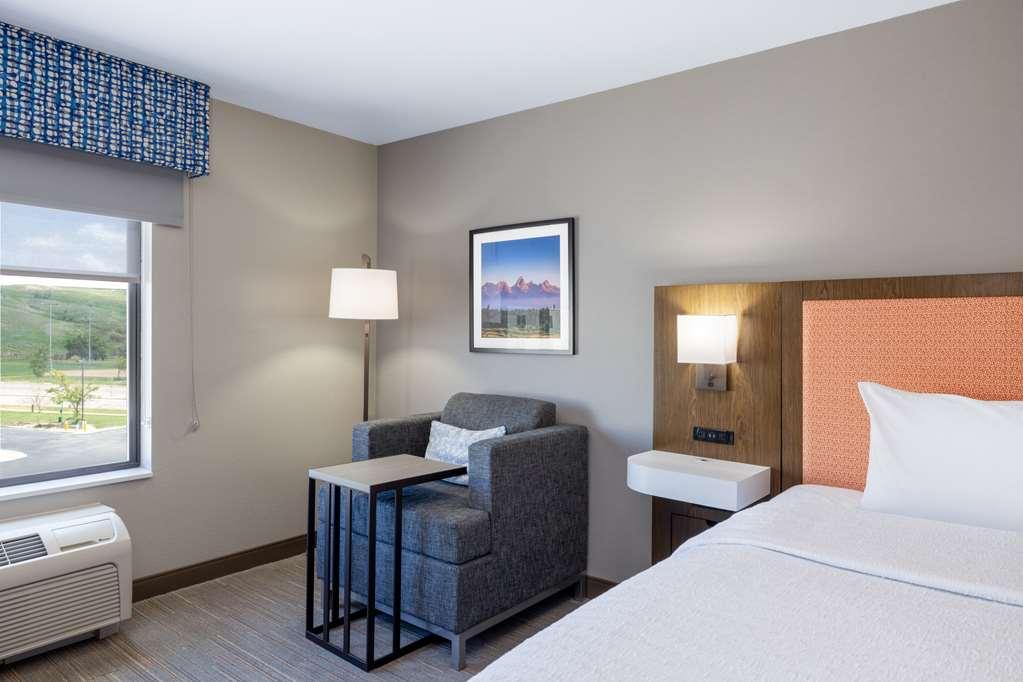 Guest room by Hampton Inn & Suites Casper