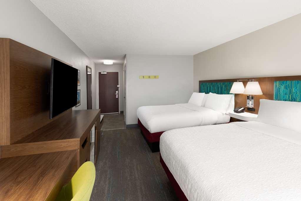 Guest room by Hampton Inn & Suites Dothan