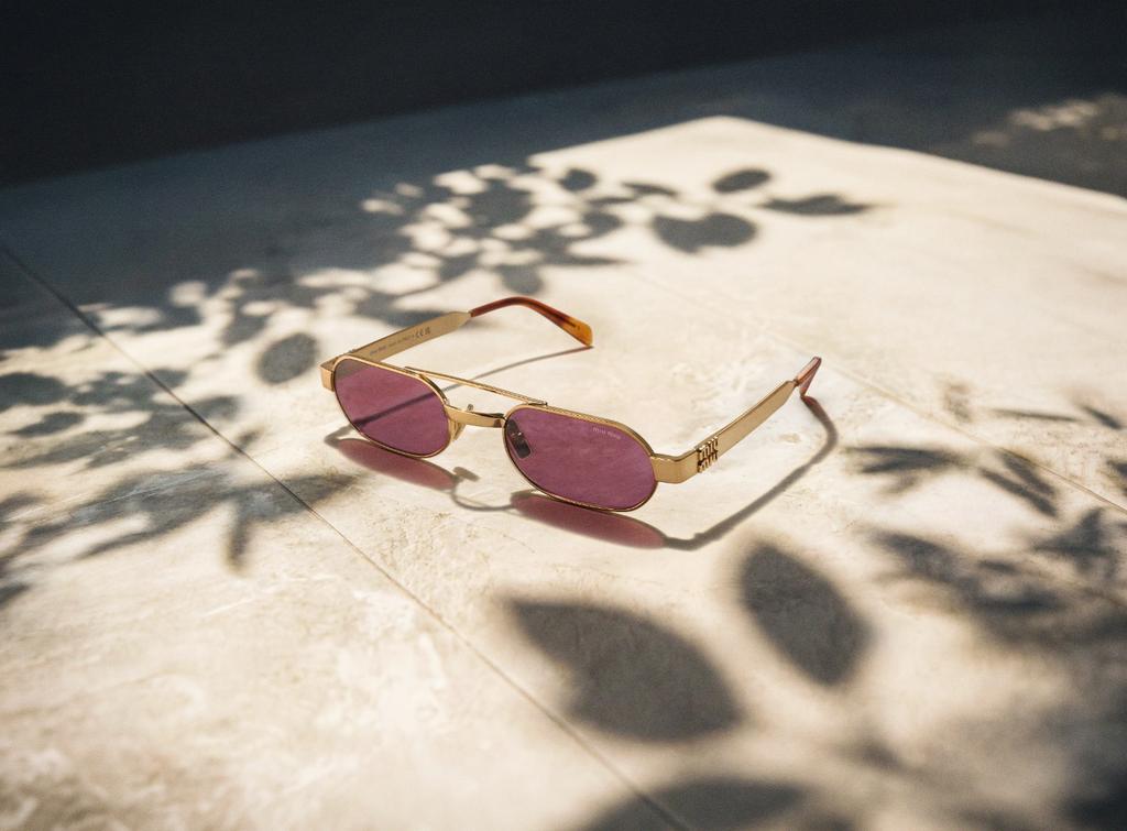  by Sunglass Hut
