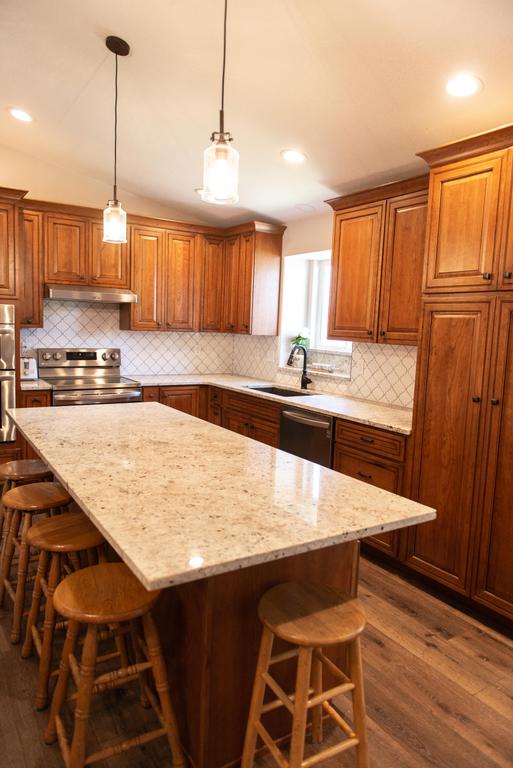 This traditional kitchen has stainless steel appliances, crown molding on the top of the cabinets by DreamMaker Bath & Kitchen