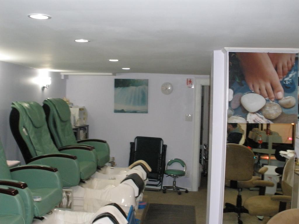 Little Bird Nail Salon Hampton Bays NY 11946 6317231118