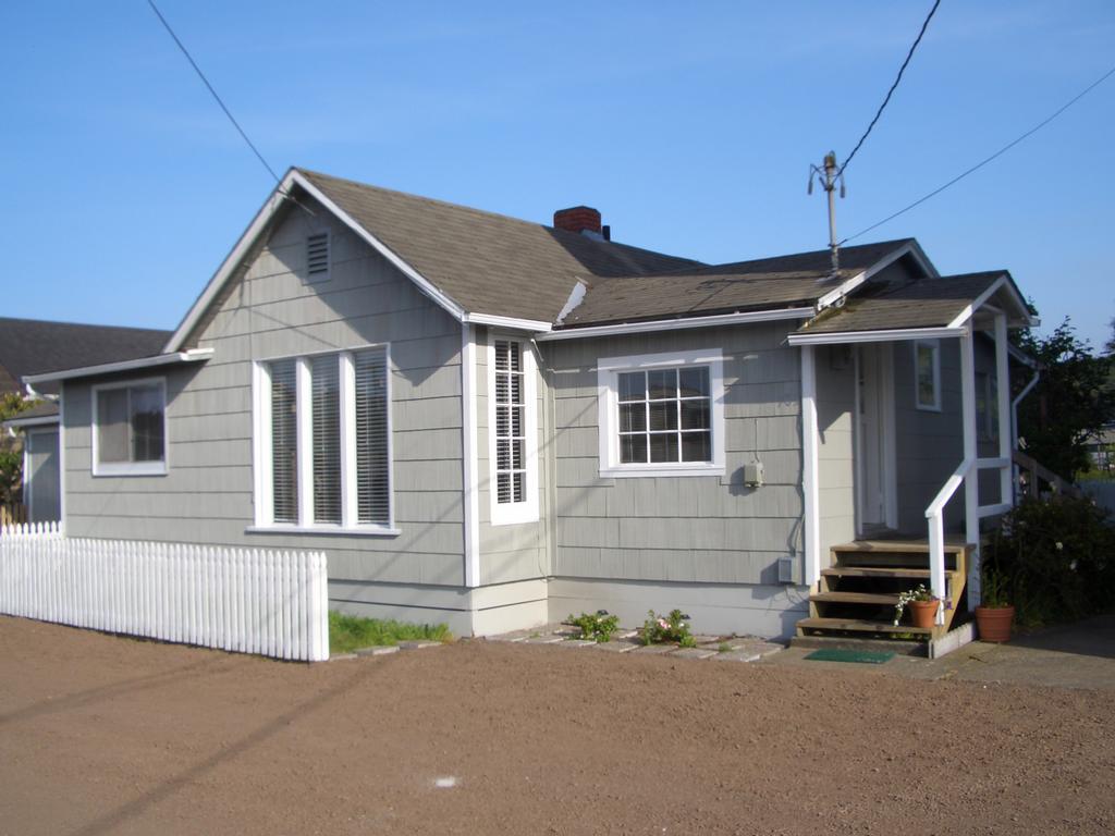 Tenmile Marina and Vacation Rental, Inc Lakeside OR 97449 5417591035