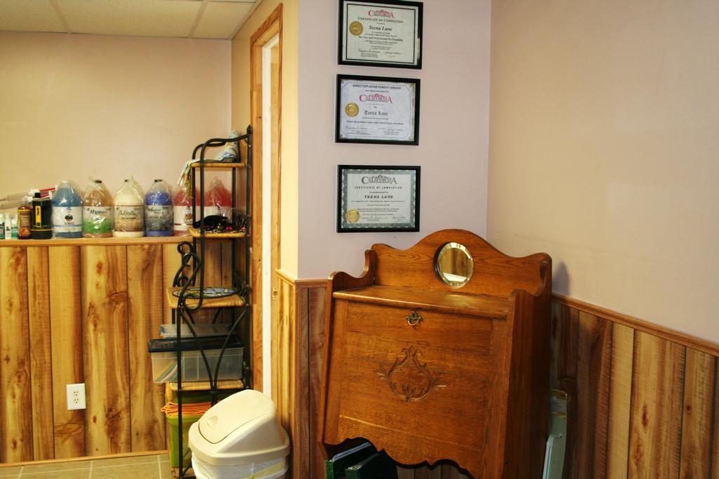 Doggie D'Tailing Studio