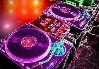 turn tables by Futuristic Dj's Inc