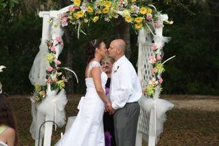 PrimaKissing by A Paradise Wedding