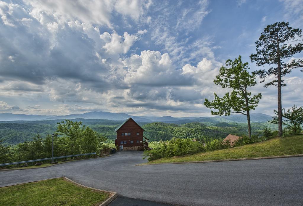  by Outrageous Cabins