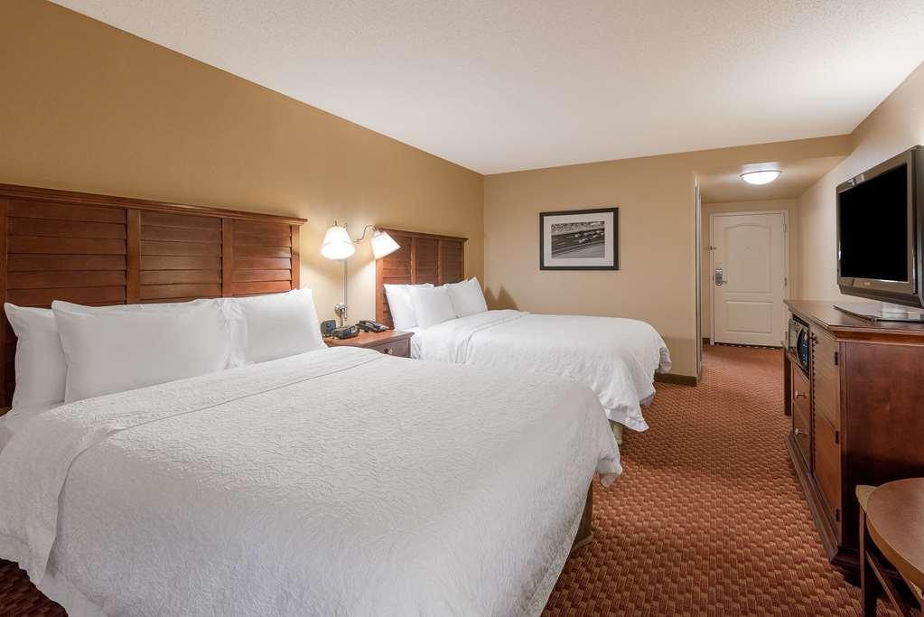 Guest room by Hampton Inn & Suites Florence-North-I-95