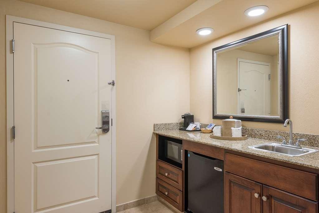 Guest room amenity by Hampton Inn & Suites Florence-North-I-95