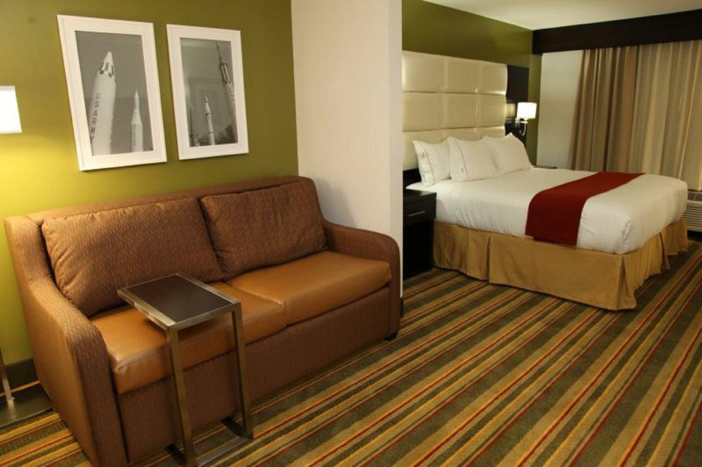 Holiday Inn Express & Suites Huntsville Airport Madison AL 35758