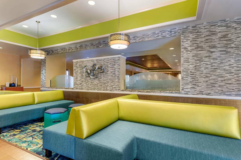Comfort Inn & Suites Near Universal Orlando ResortConvention Ctr
