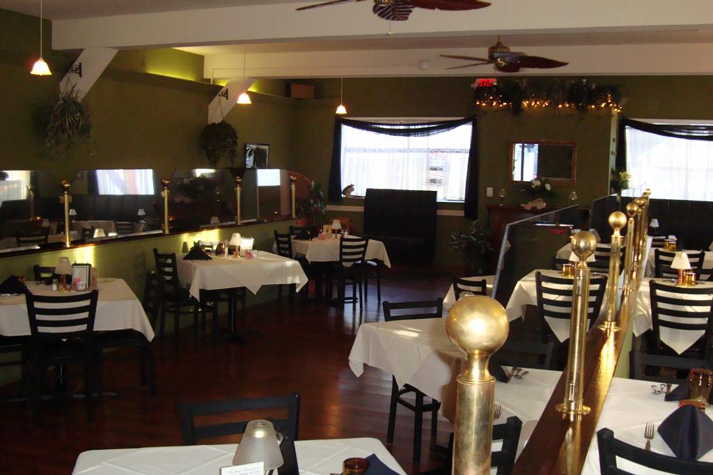 DSC00735 by Winchester Restaurant