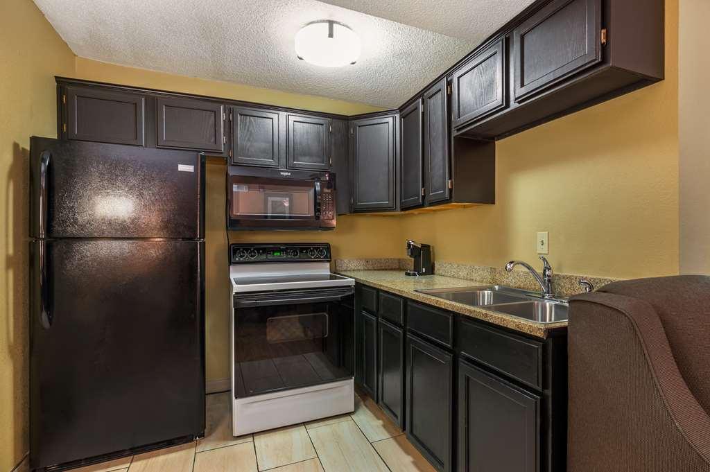 King Suite w/ Kitchenette & Living Room by Best Western Plus Georgetown Corporate Center Hotel