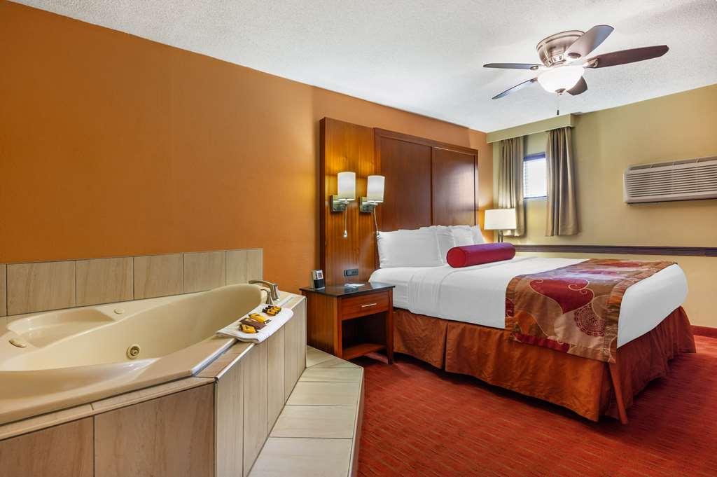 King Suite w/ Kitchenette & Living Room by Best Western Plus Georgetown Corporate Center Hotel