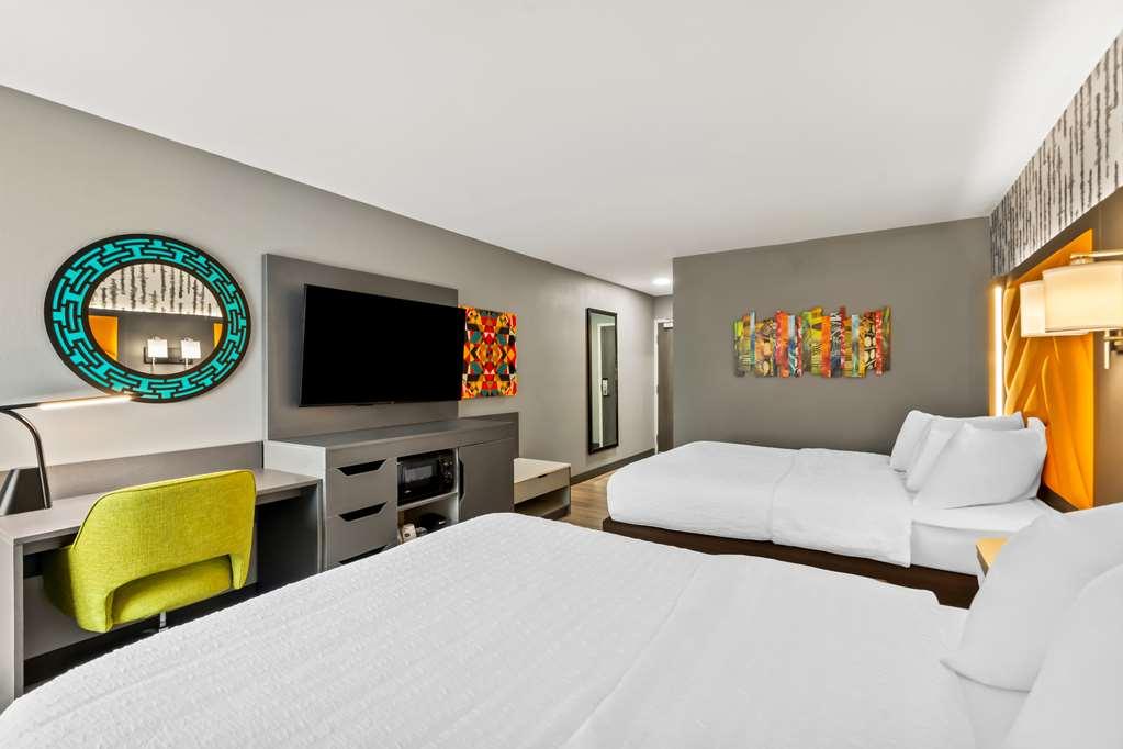 Guest room by Hampton Inn Lexington/Georgetown