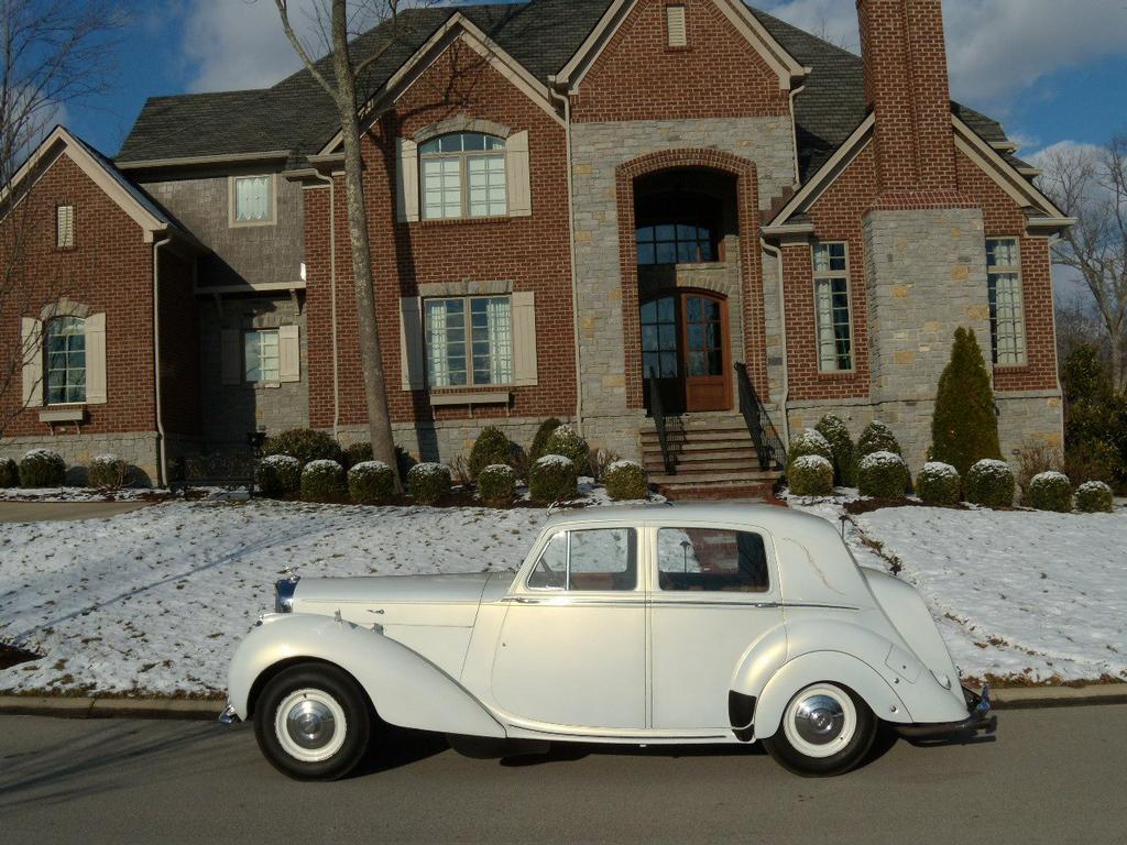171399_187909601241171_100000663977432_527097_3107691_o.jpg by THOROUGHBRED LIMOUSINE VINTAGE VEHICLES LEXINGTON 1951 BENTLEY MK VI SALOON  /  1962 ROLLS ROYCE