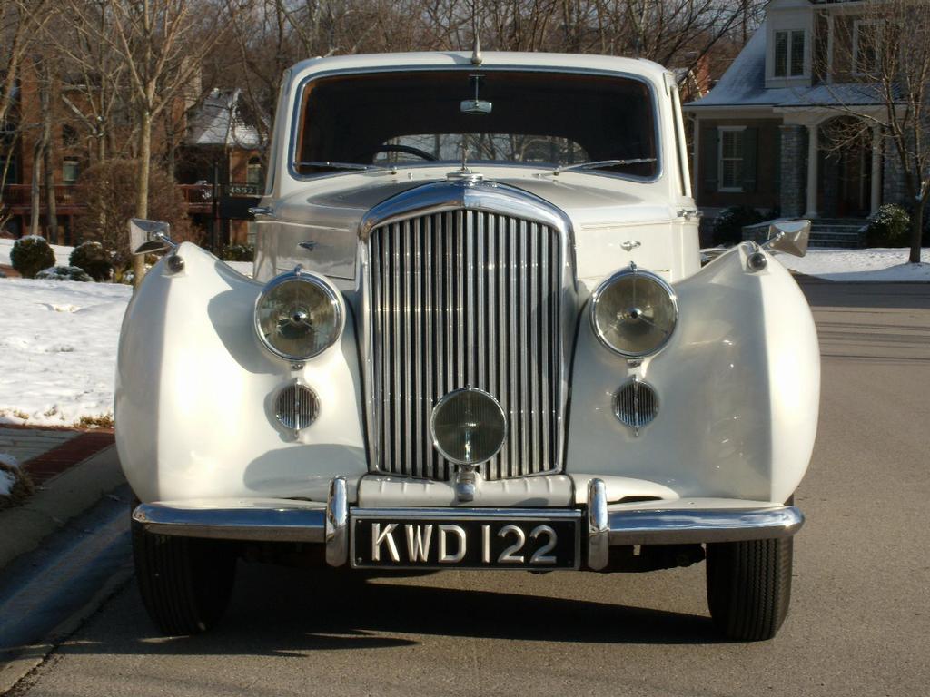171887_187909521241179_100000663977432_527093_7524918_o.jpg by THOROUGHBRED LIMOUSINE VINTAGE VEHICLES LEXINGTON 1951 BENTLEY MK VI SALOON  /  1962 ROLLS ROYCE
