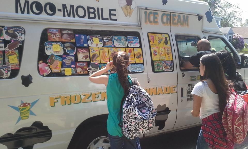 The MOOMobile Ice Cream & Frozen Lemonade Truck in RI Cranston RI
