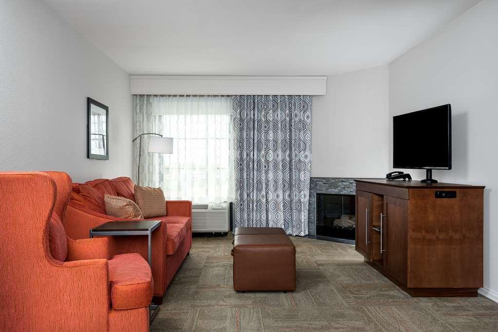 Guest room by Hampton Inn & Suites Florence Center