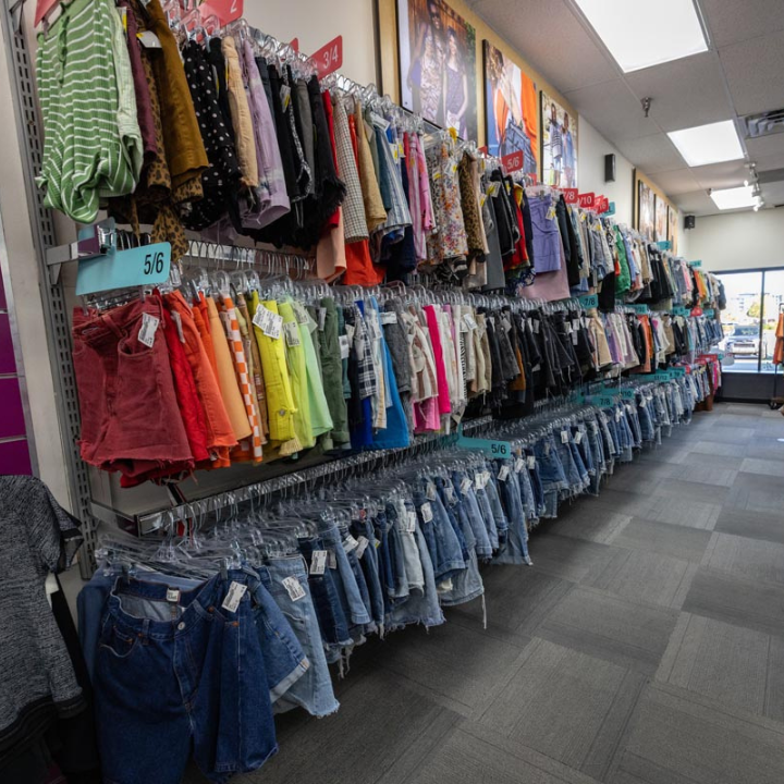  by Plato's Closet