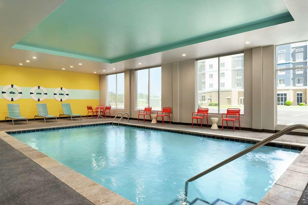 Pool by Tru by Hilton Florence I-95