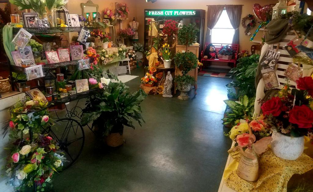 Pams Flowers LLC Lebanon MO 65536 4173236413 Flowers