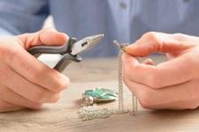 by E.R. Sawyer Jewelers