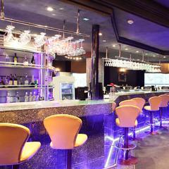 Decades Bar & Grill