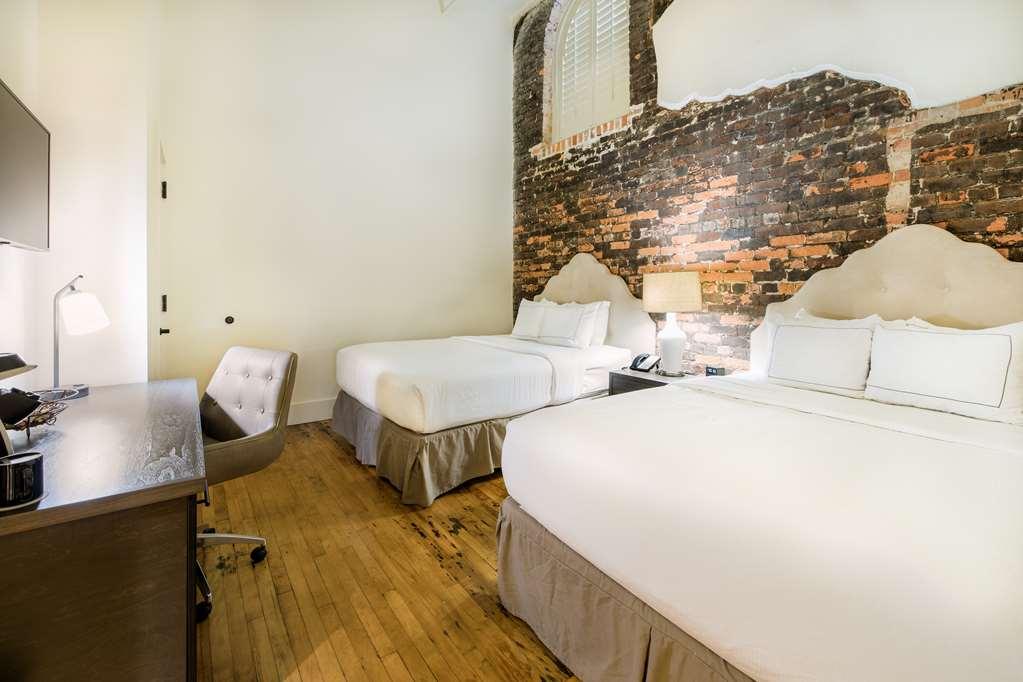 Guest room by Hotel Florence, Tapestry Collection by Hilton