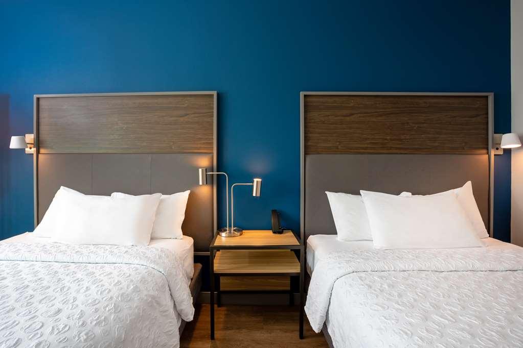 Guest room by Tru by Hilton Port St. Lucie Tradition