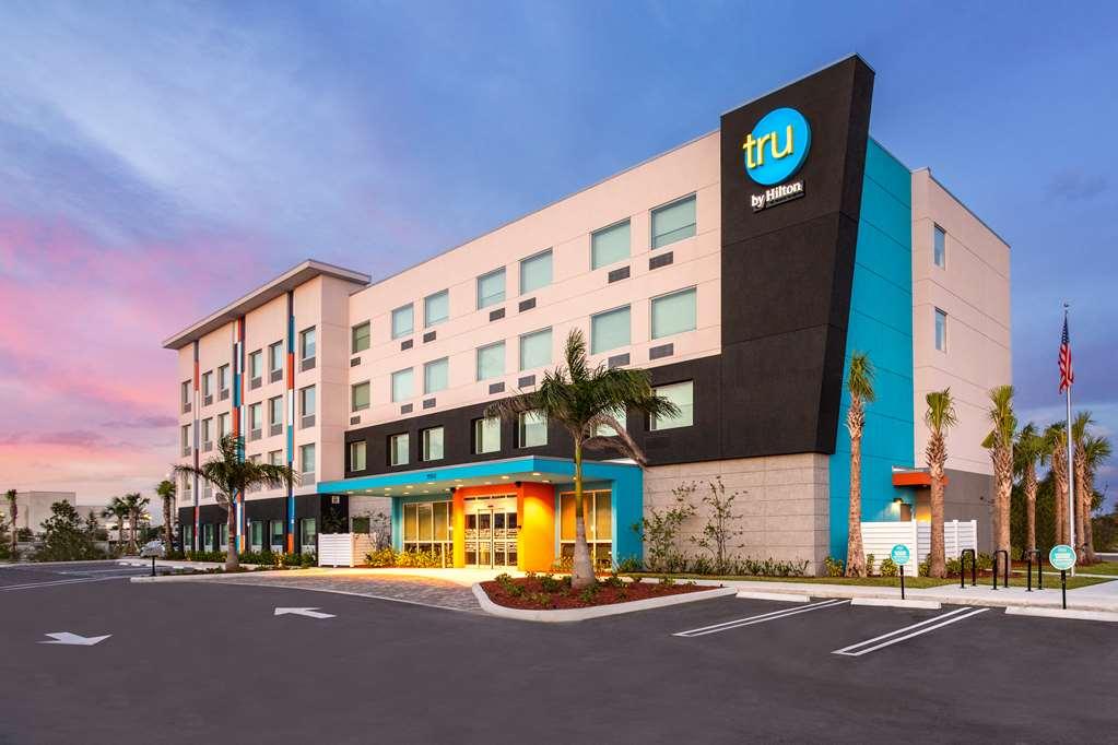 Exterior by Tru by Hilton Port St. Lucie Tradition