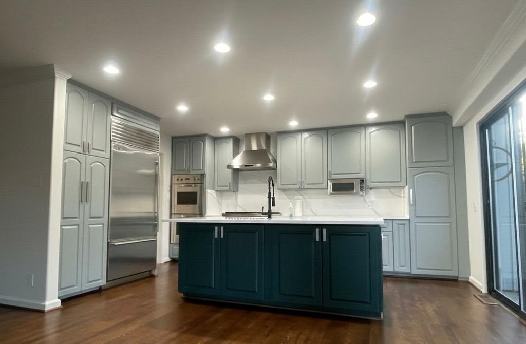  by Deluxe View Construction INC