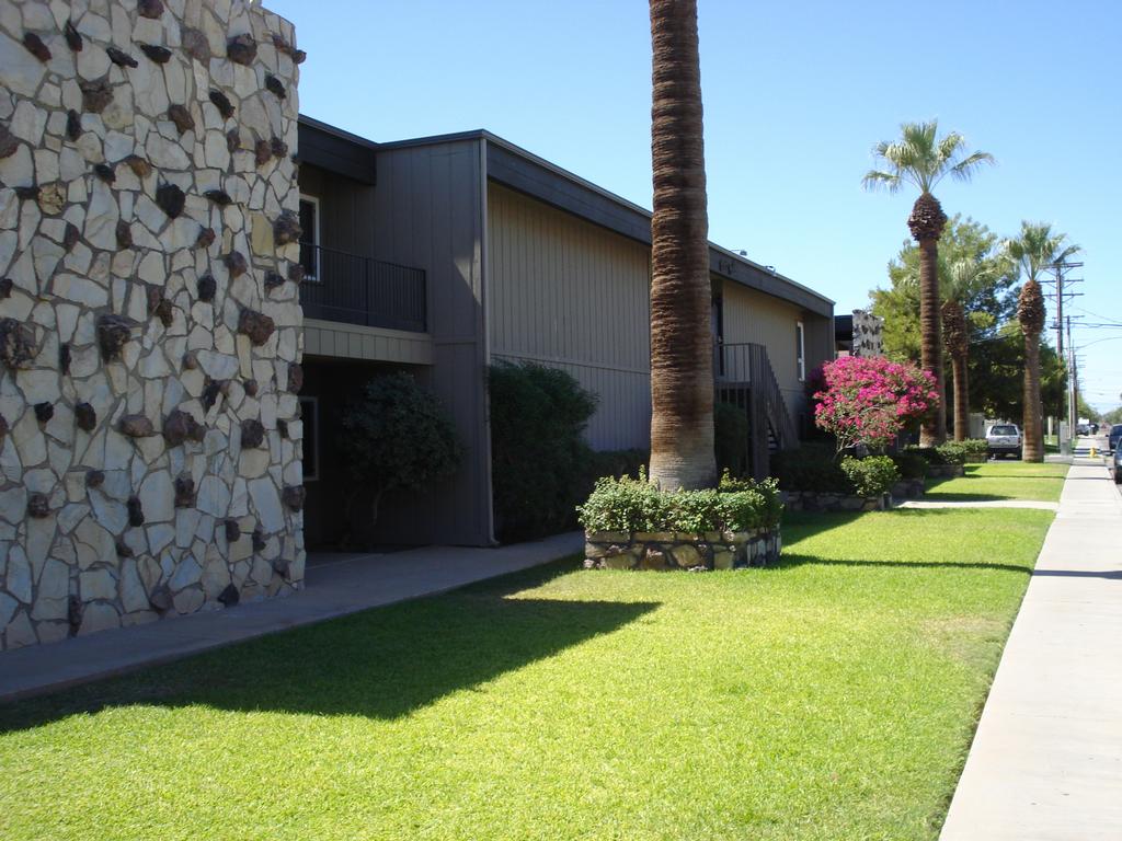 Coco Palms Apartments El Centro CA 92243 7603529750 Apartments