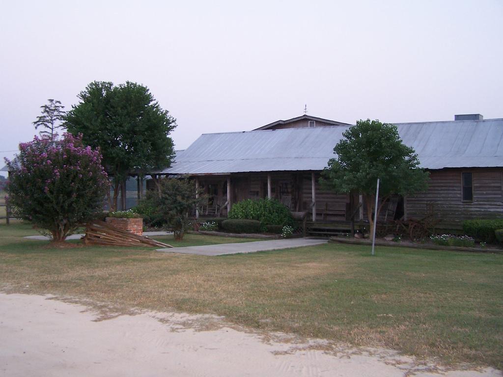 Pictures for Country Cabin Steak House in Pearson, GA 31642