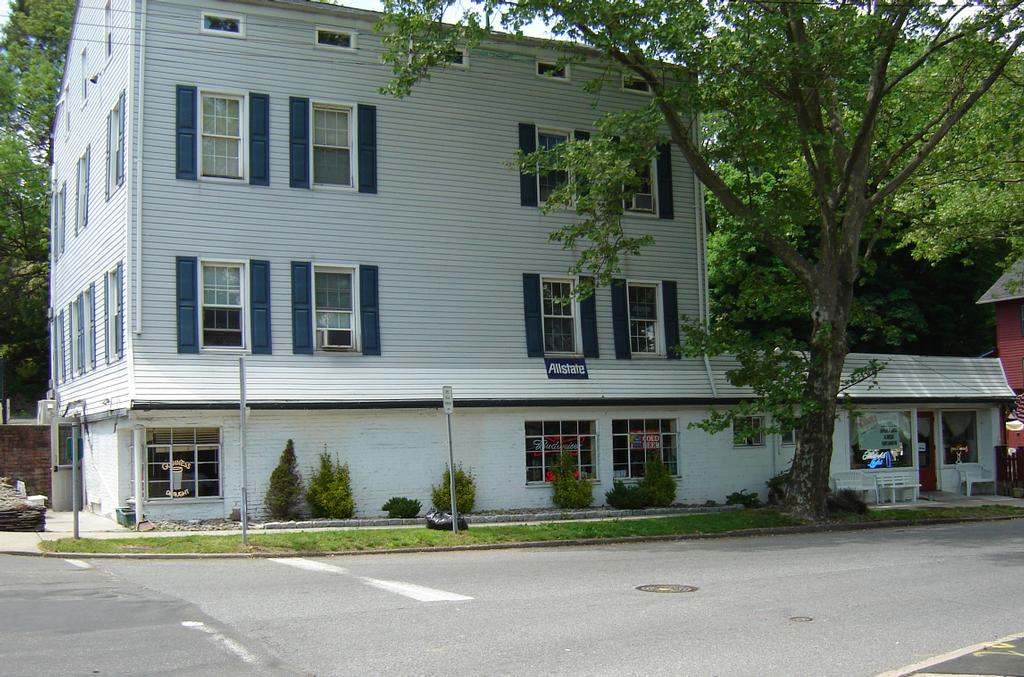 Clarksville Inn West Nyack NY 10994 8453582801