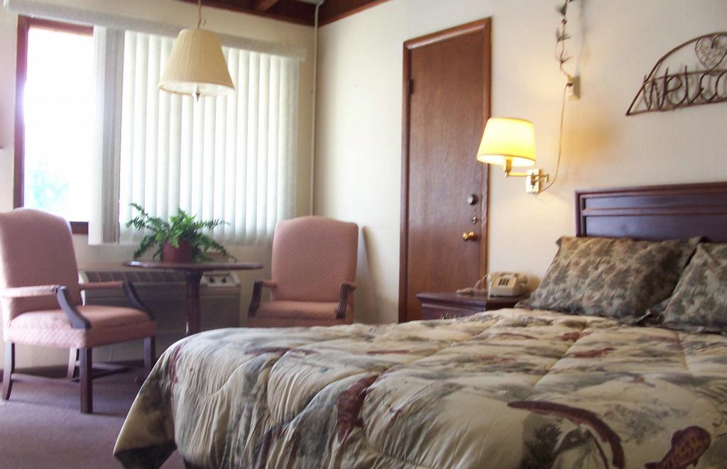 Cassville Motor Inn & RV Park Cassville MO 65625 4178476235